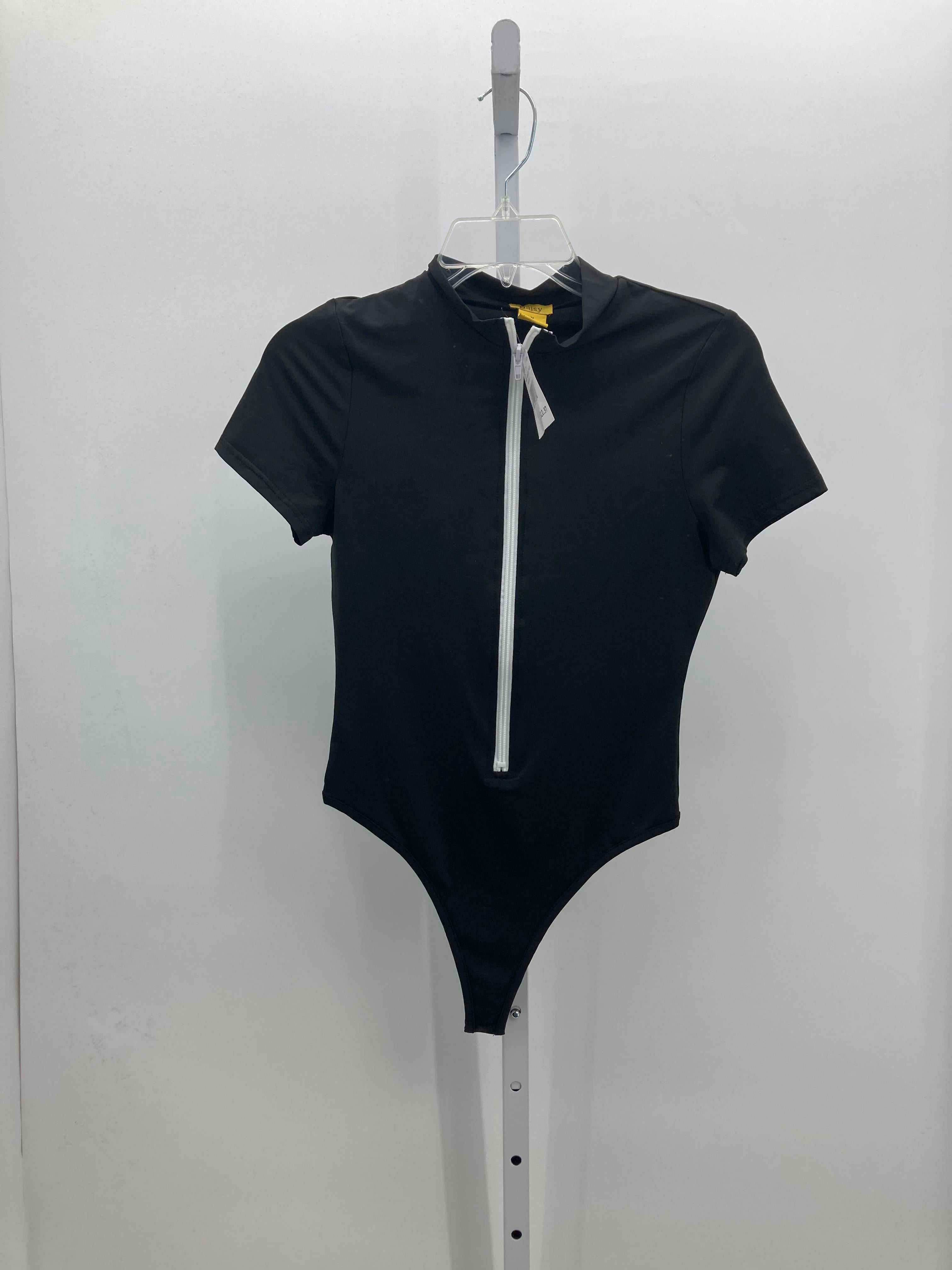Daisy Size Medium Juniors Short Sleeve Shirt