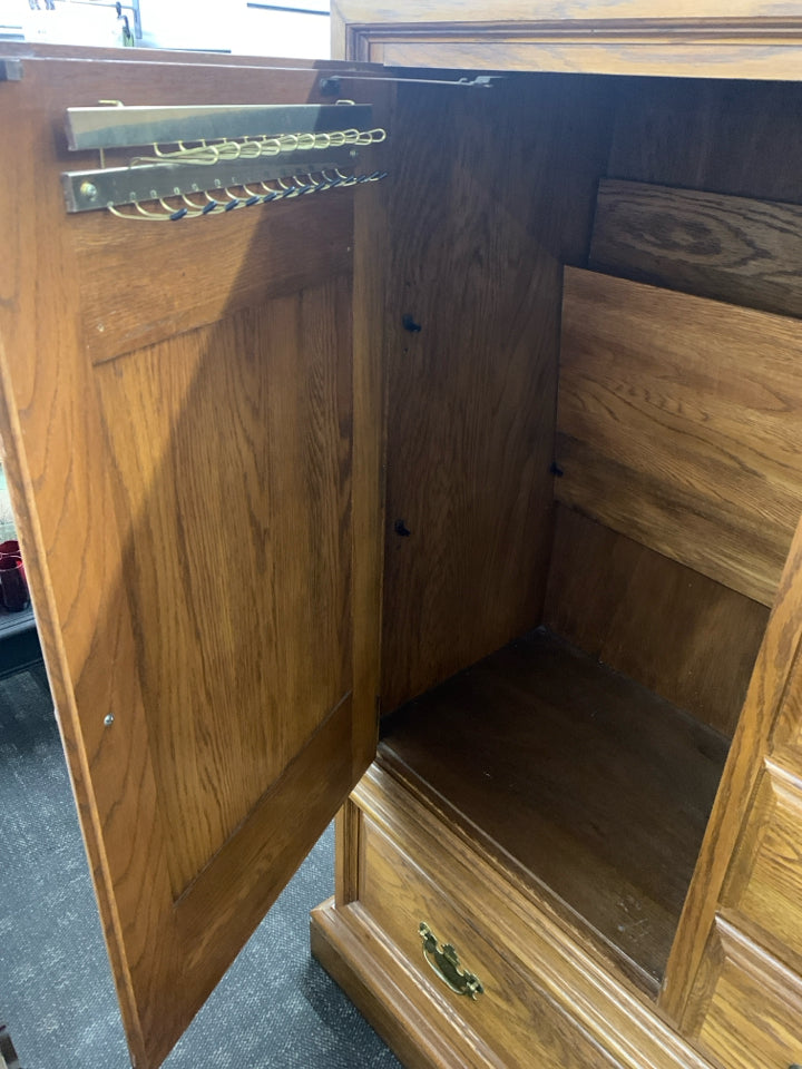 LARGE OAK WOOD TALL DRESSER W 6 DRAWERS AND CABINET.