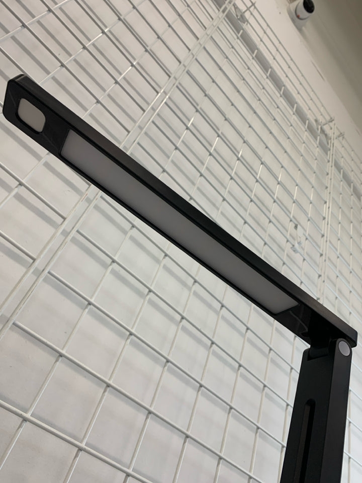 BLACK FOLDING LED DESK LAMP.