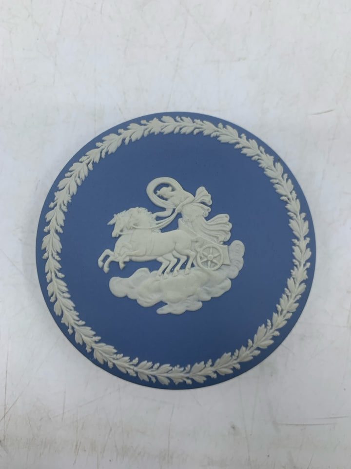 CIRCLE JASPERWARE W/ RIBBED SIDES.