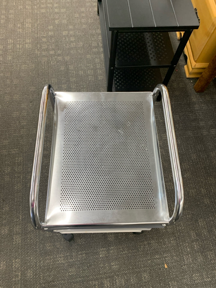 3-BIN STORAGE UNIT ON WHEELS W/GRAY&WHITE BINS.