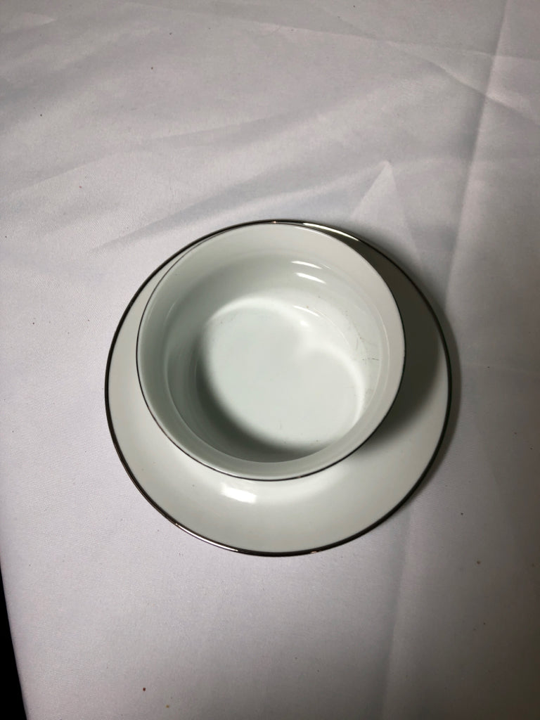 VTG GREY ROSE GRAVY BOAT.