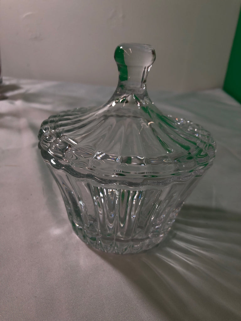 GLASS SLIGHT RIBBED CANDY JAR W LID.