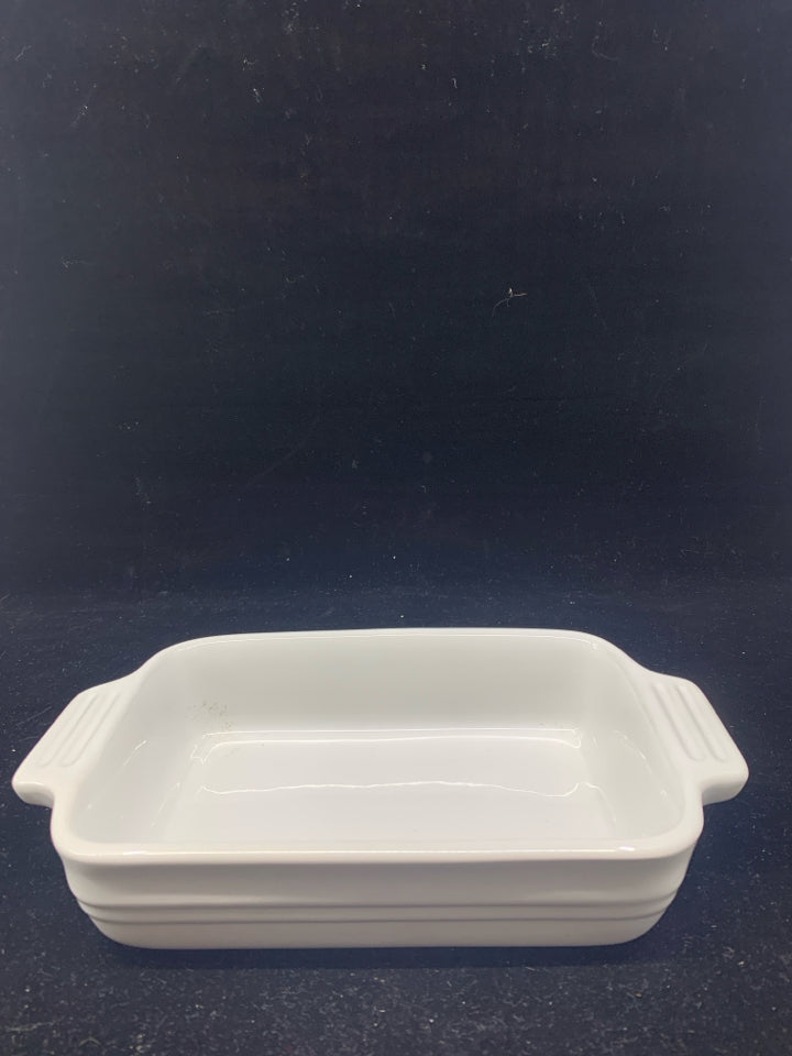 STONEWARE BAKING DISH W HANDLES.