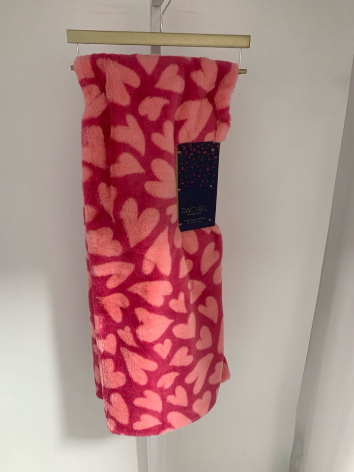 NIP DARK PINK W/ LIGHT PINK HEARTS FUZZY THROW RACHEL ROY.