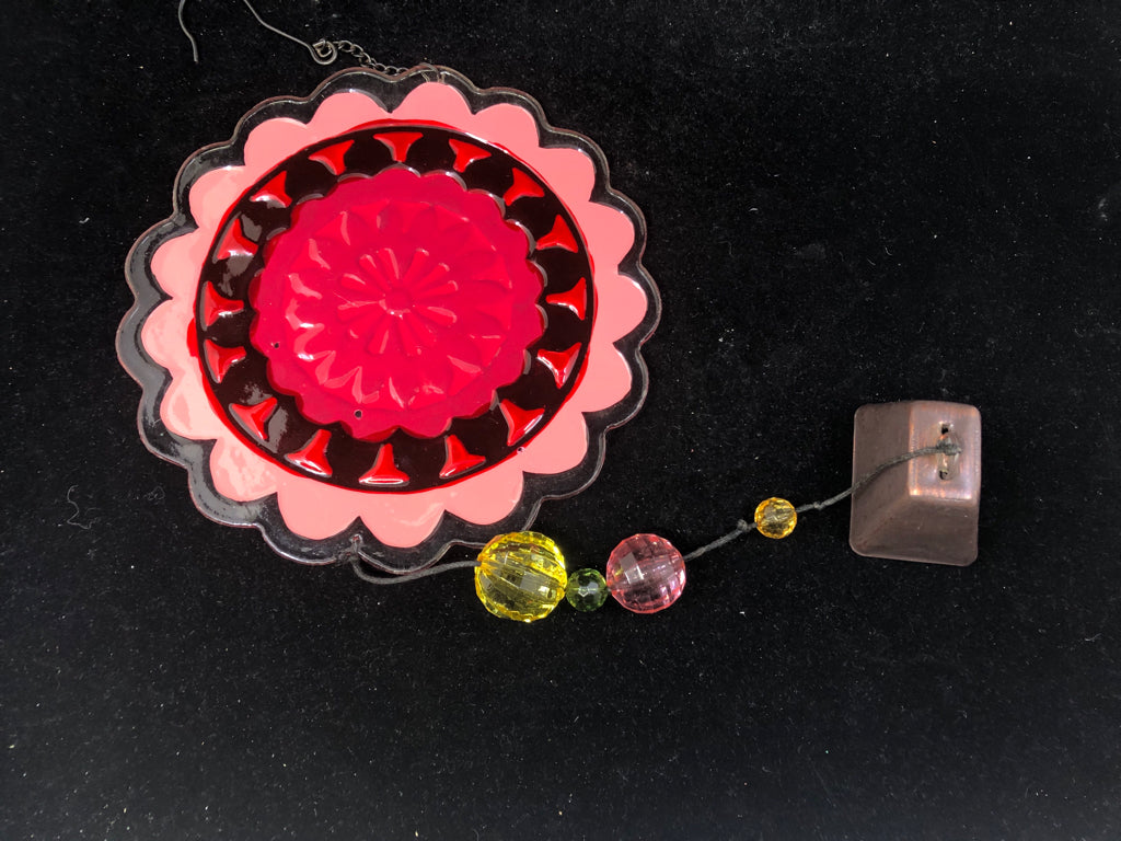 GLASS MEDALLION W/ PINK DESIGNS SCALLOP EDGE+ BELL WIND CHIME.