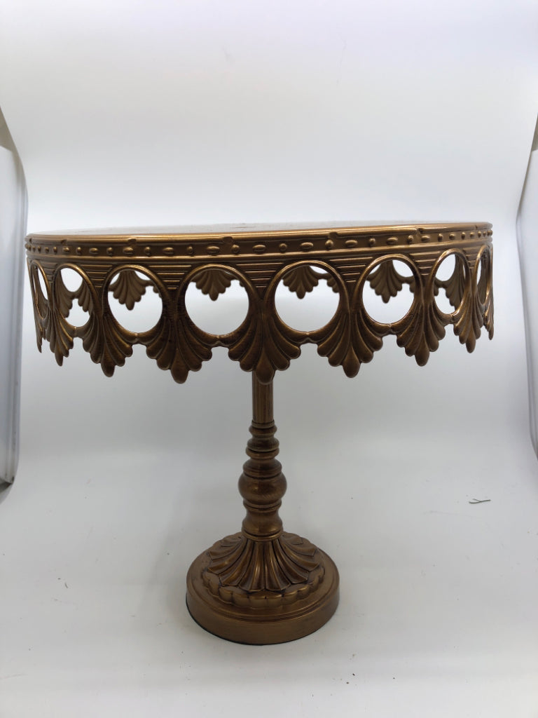 GOLD METAL FOOTED CAKE STAND.