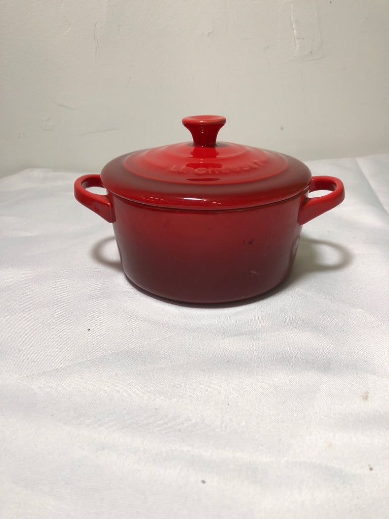 RED LE CREUSET BAKER W HANDLES.