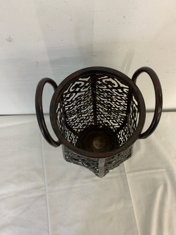 BROWN CANDLE HOLDER W HANDLES.