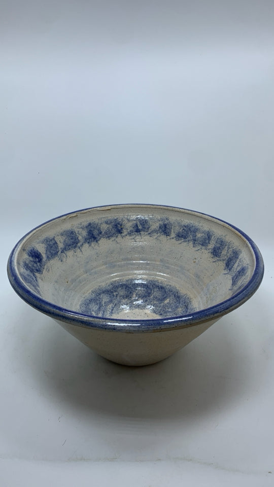 BLUE/TAN SPECKLED STONEWARE BOWL.