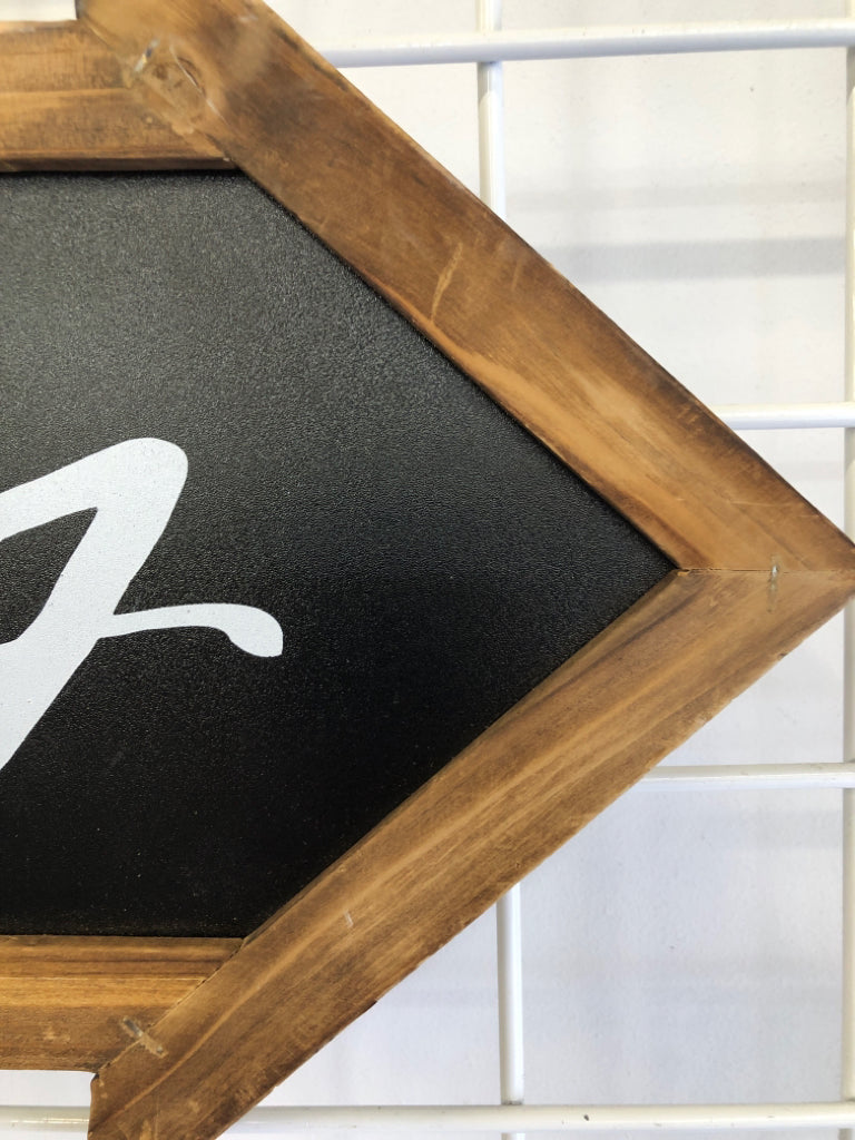 PARTY WOODEN PRIMITIVE ARROW.