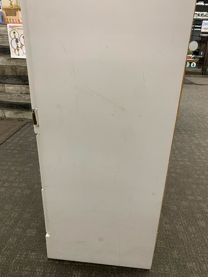 WHITE PAINTED WOOD DRESSER CABINET W/ SHELVES + 2 BOTTOM DRAWERS.