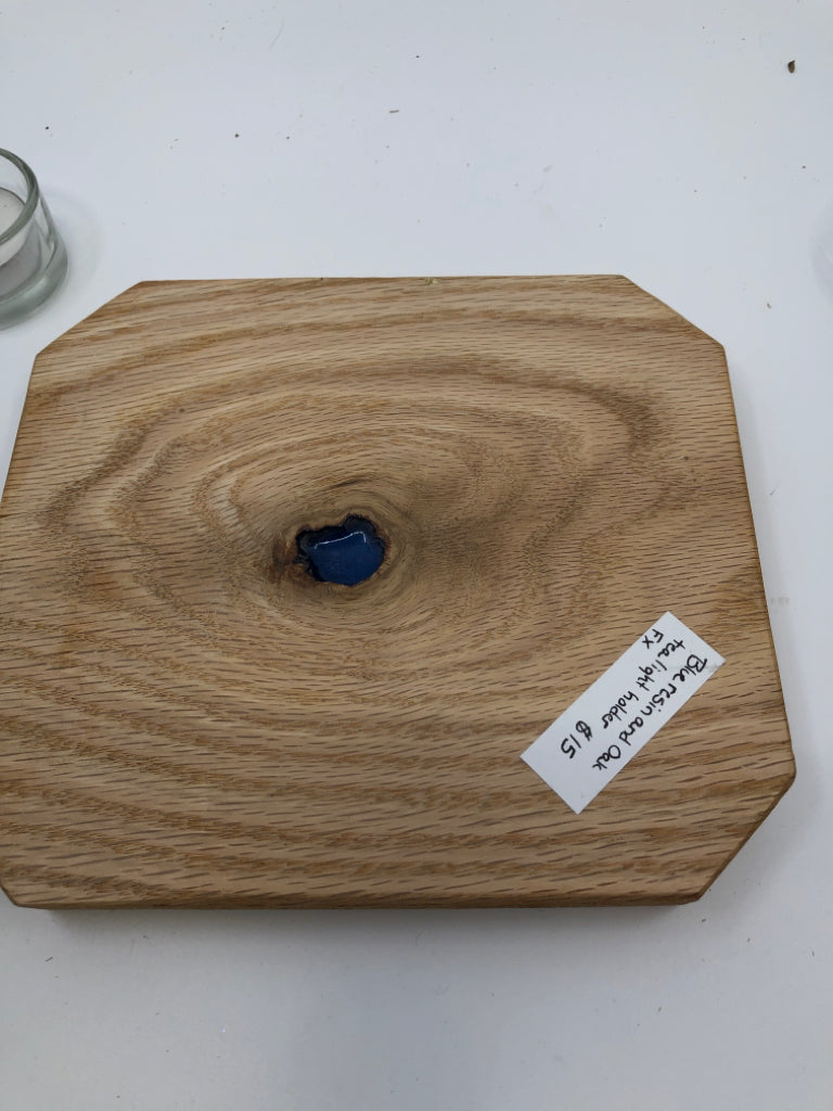 WOOD 4 TEA LIGHT HOLDERS W/ BLUE IN CENTER.