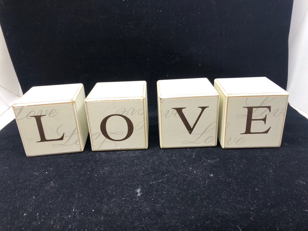 4PC WHITE LOVE CUBES.