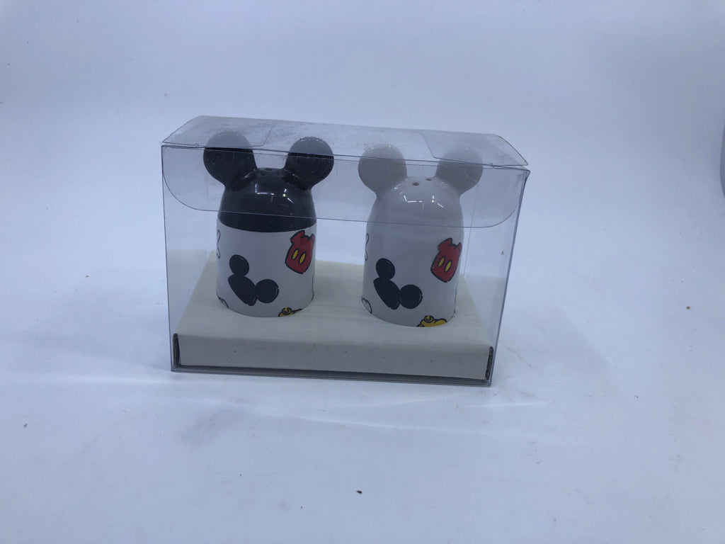 NIP MICKEY MOUSE B+W EARS S/P SHAKERS.