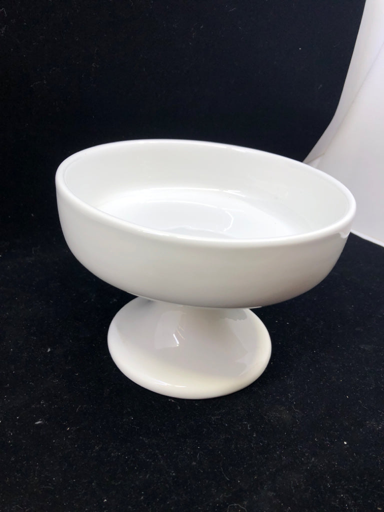 WHITE SHALLOW FOOTED CANDY DISH.