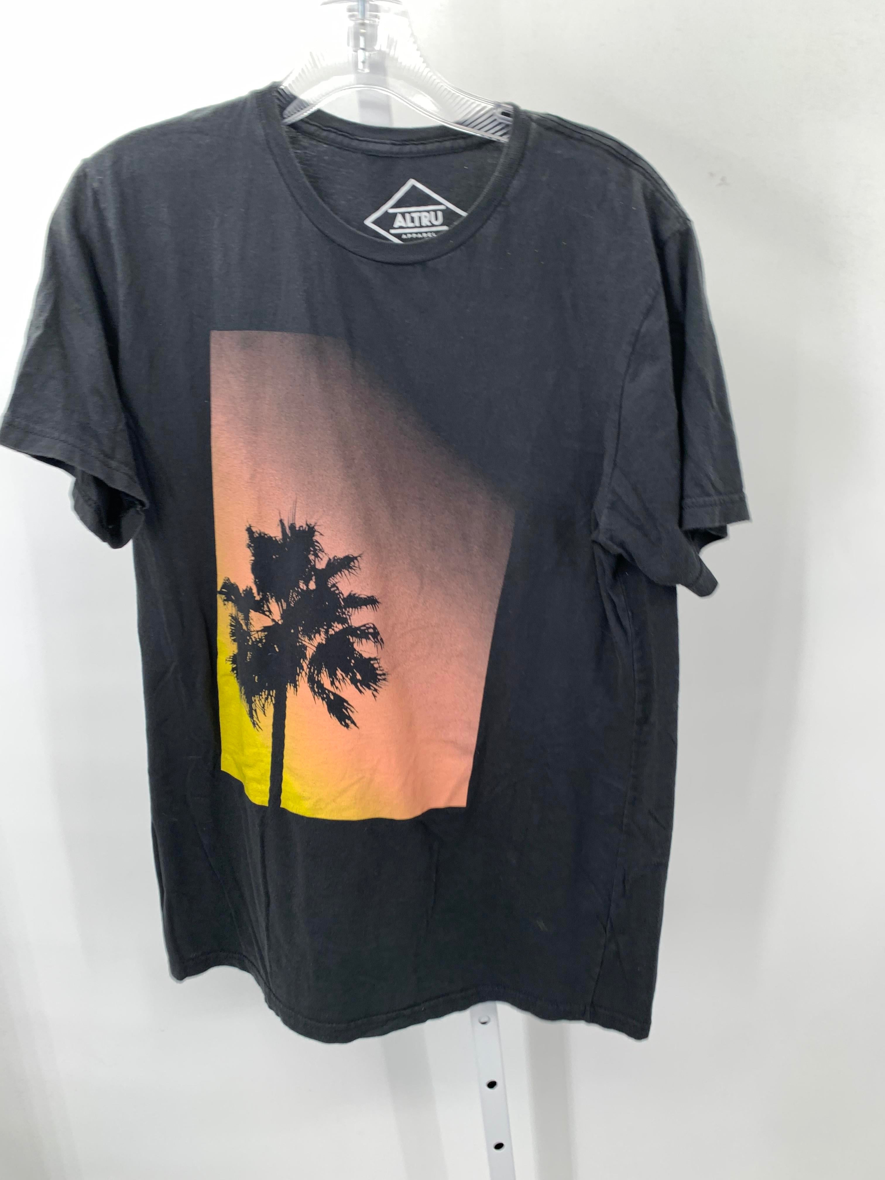 Size Medium Juniors Short Sleeve Shirt