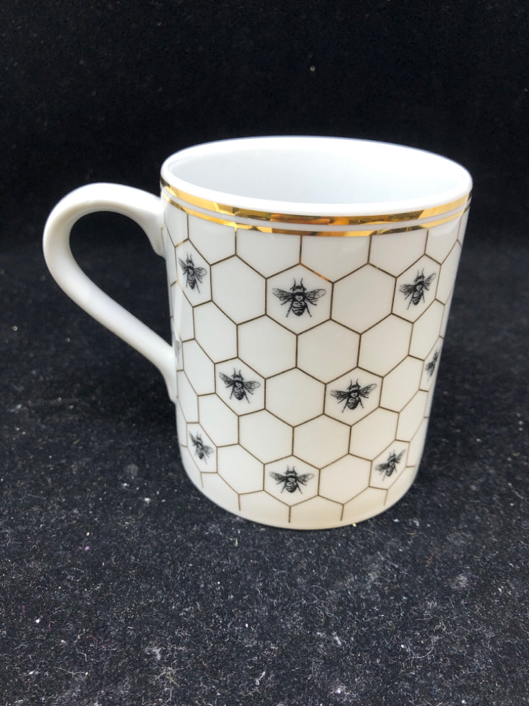 HONEY COMB DESIGN W/ BEES WILLIAM SONOMA MUG.