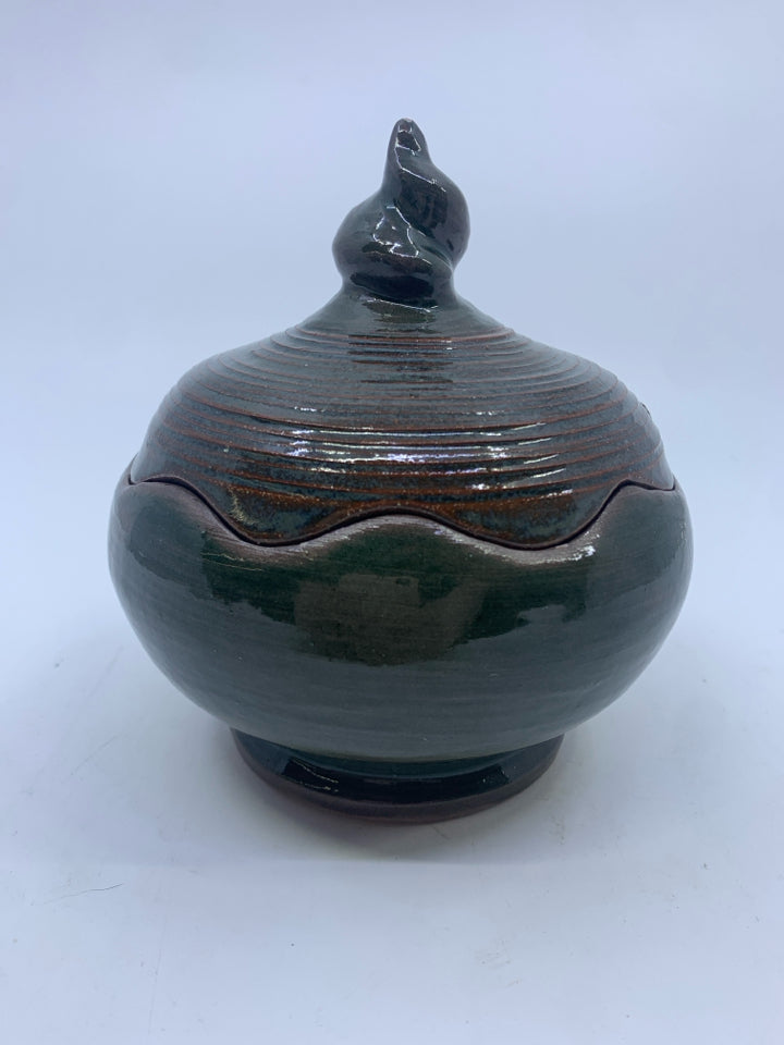 GREEN TEXTURED POTTERY CANDY DISH BOWL.