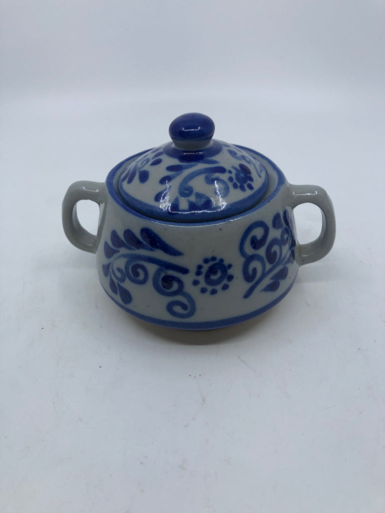 BLUE GREY POTTERY SUGAR BOWL W LID AND HANDLES.