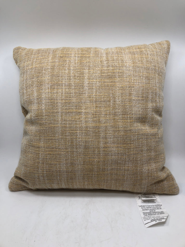 TAN BURLAP ACCENT PILLOW.