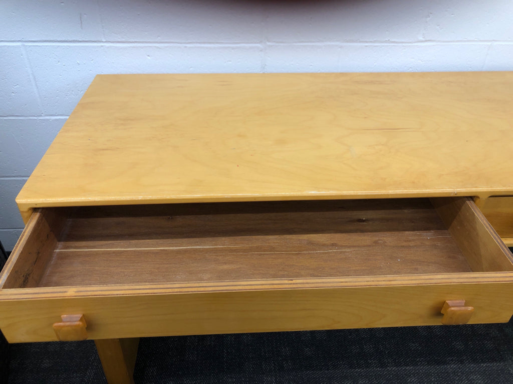WIDE 2-DRAWER WOOD DESK.
