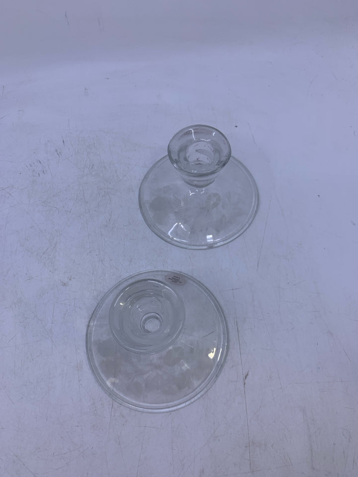 2 CLEAR GLASS W/ FROSTED HUMMING BIRDS TAPERED CANDLE HOLDERS.