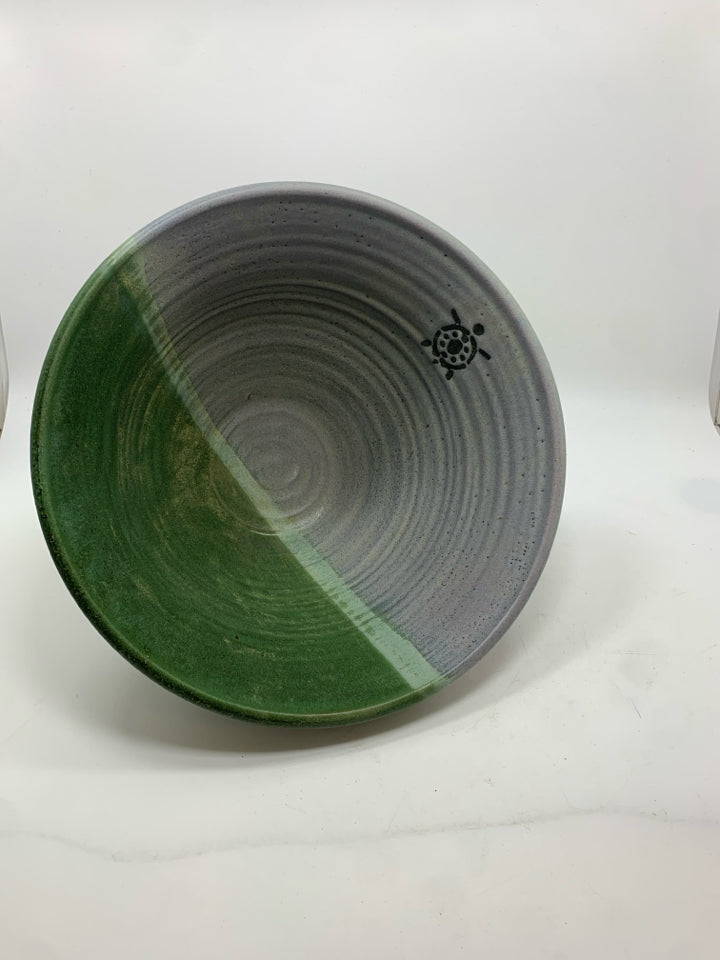 TURTLE STAMPED POTTERY SERVING BOWL MADE IN ITALY.