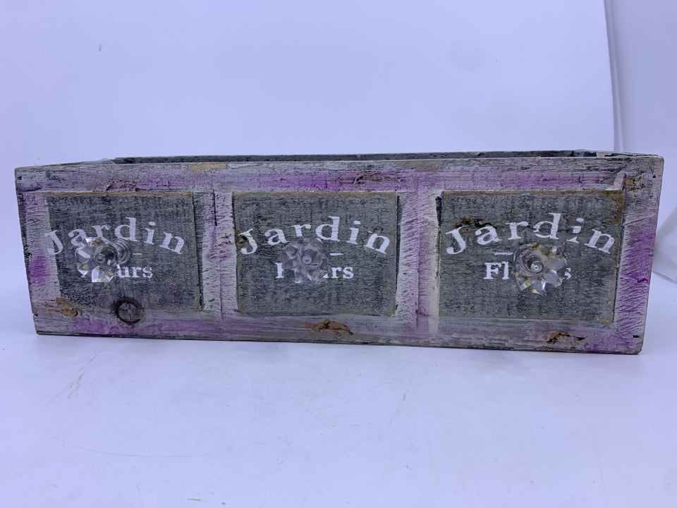 DISTRESSED GRAY "JARDIN" PLANTER BOX.