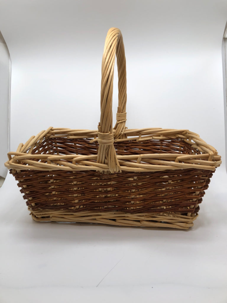 TWO TONE WOVEN RECTANGLE BASKET W/HANDLE.