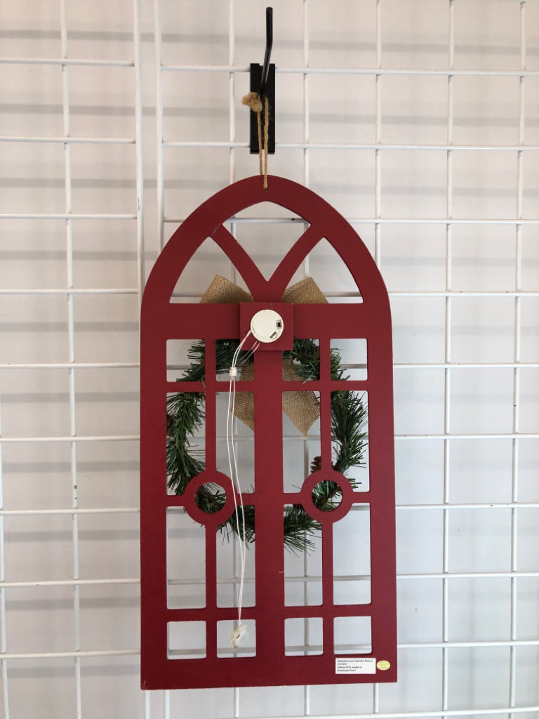 DOOR PANEL W/LIGHT-UP WREATH HANGING.