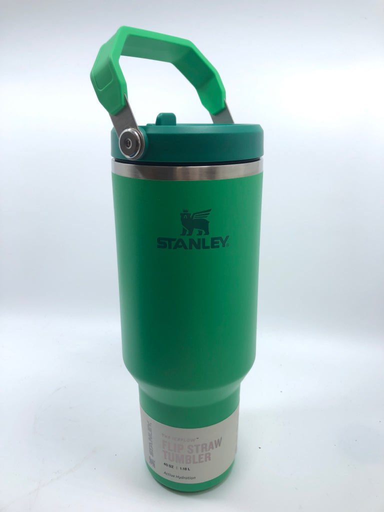 NWT GREEN FLIP STRAW STANLEY.