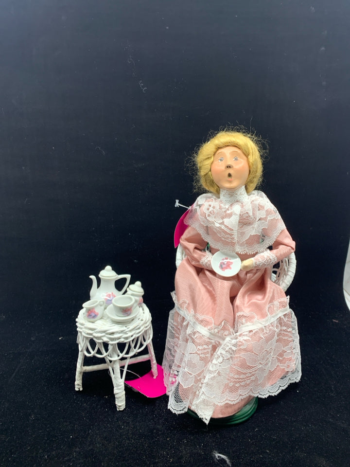 2000 BYERS CHOICE PINK LADY IN CHAIR+ TEA TABLE.