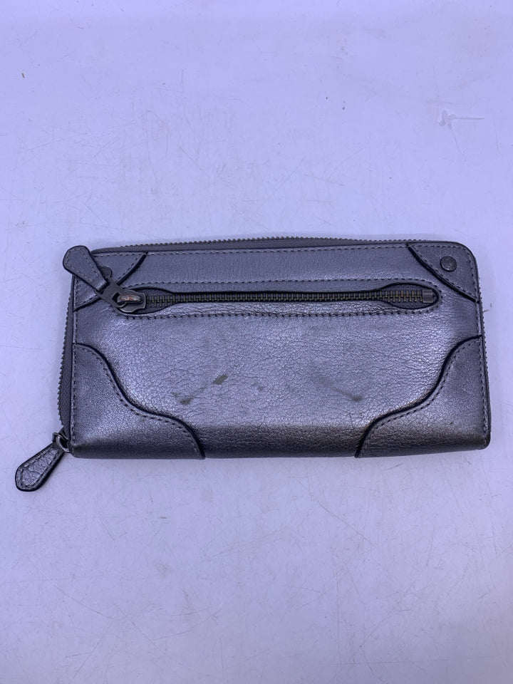 Coach Mickie Zip Around Wallet *Minor Exterior Wear