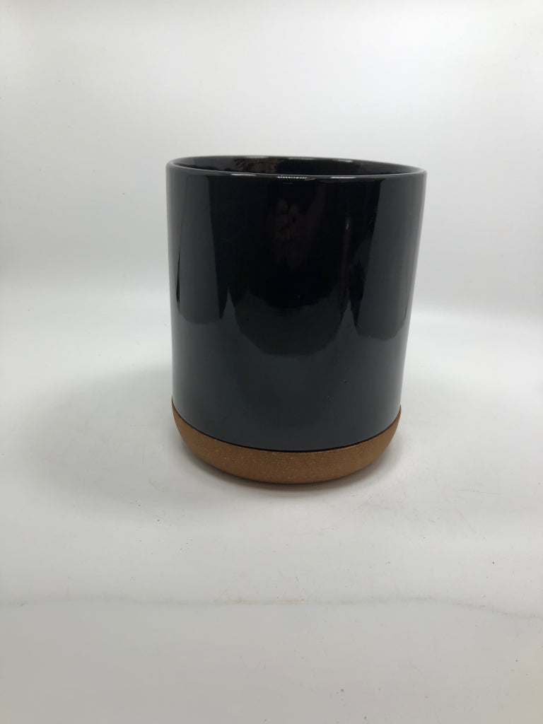 ELANZE CORK-BOTTOM BLACK UTENSIL HOLDER.