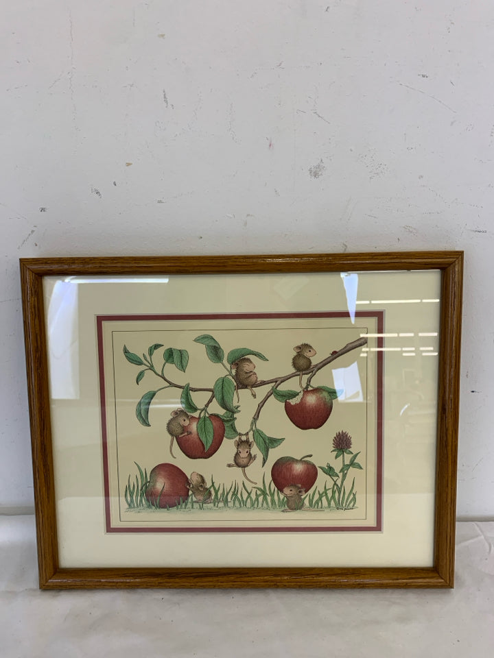 VTG MICE W APPLE PRINT IN WOOD FRAME WALL HANGING.