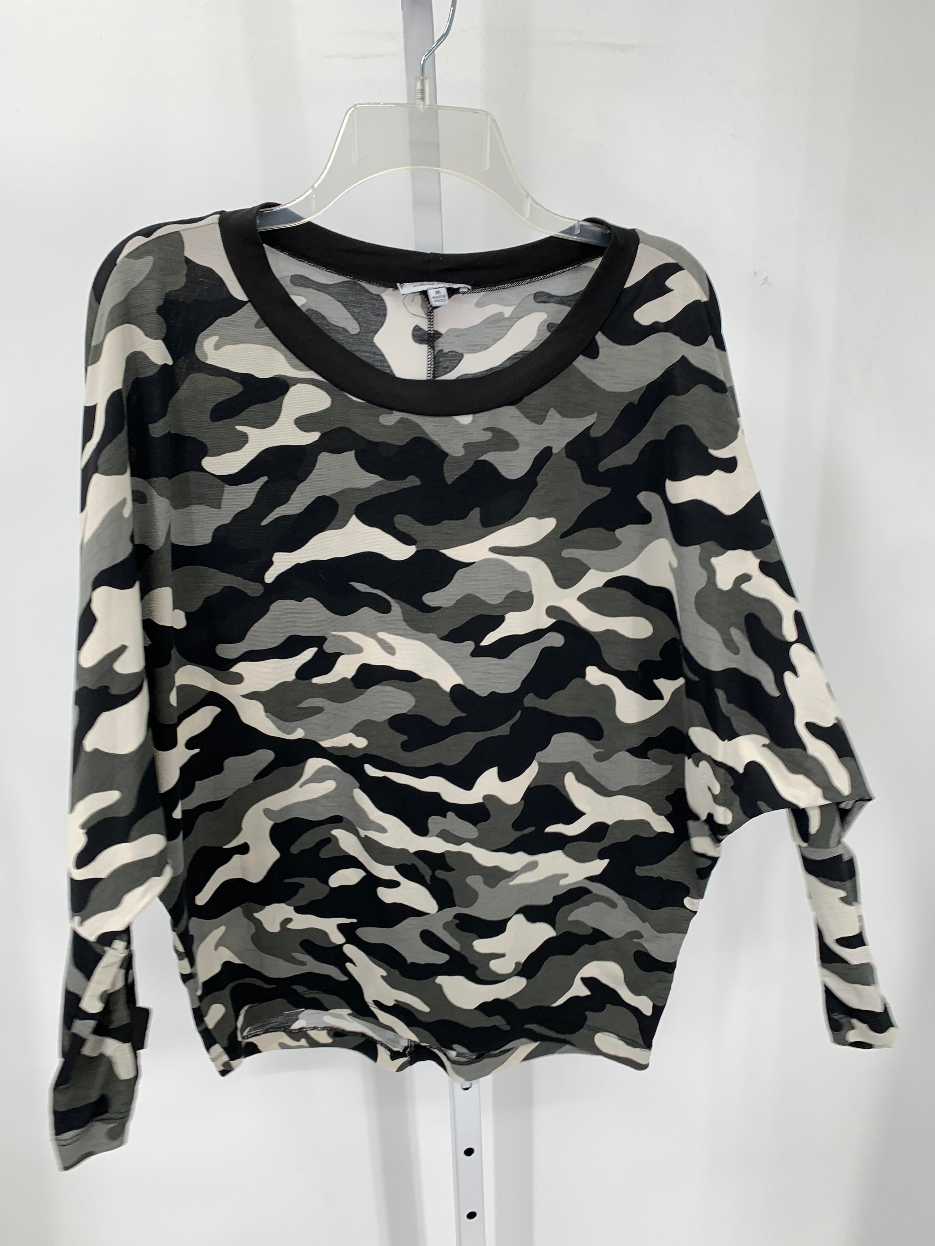 Size Medium Misses 3/4 Sleeve Shirt