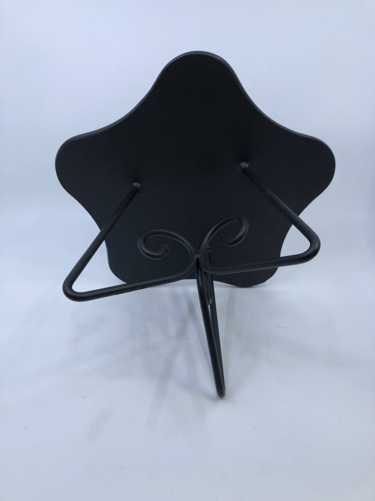 TALL STAR PEDESTAL.