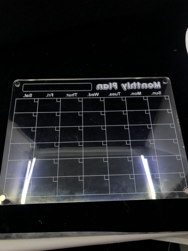 PLASTIC DAILY MONTHLY MAGNETIC PLANNER.