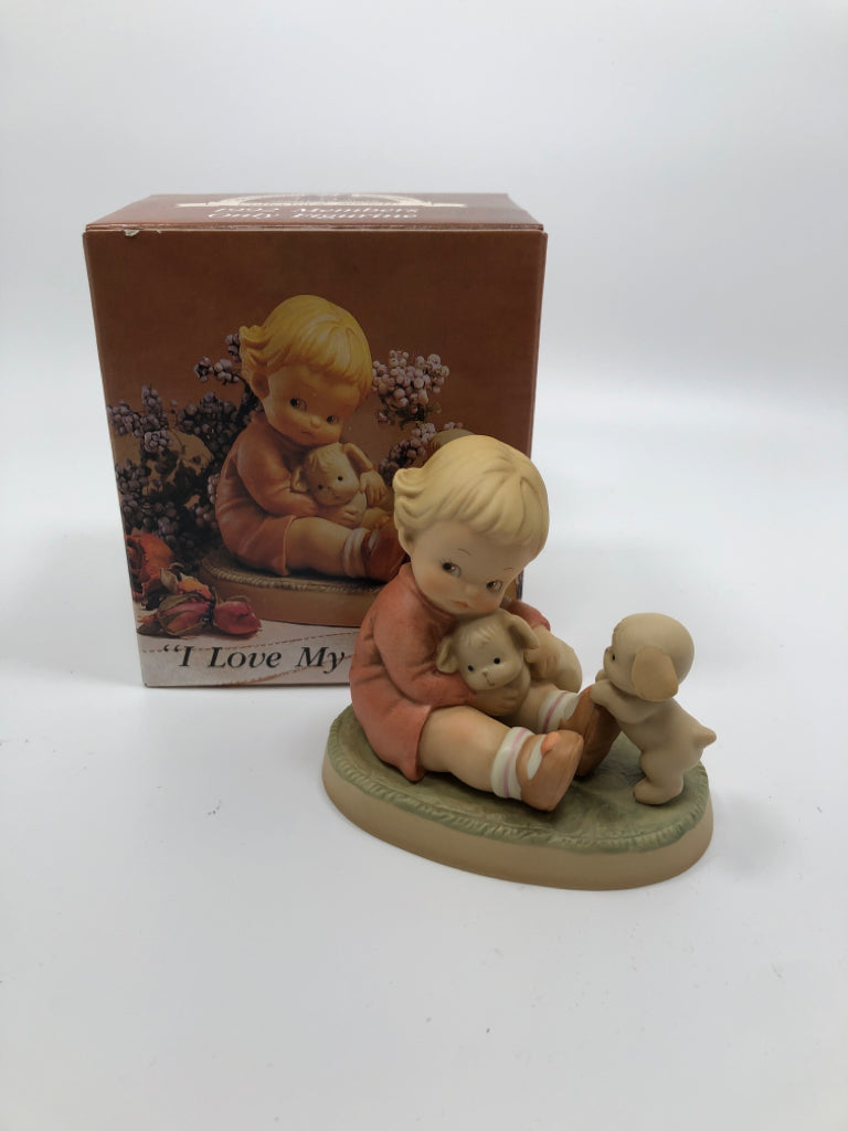 MEMORIES OF YESTERDAY "I LOVE MY FRIENDS" FIGURINE IN BOX.
