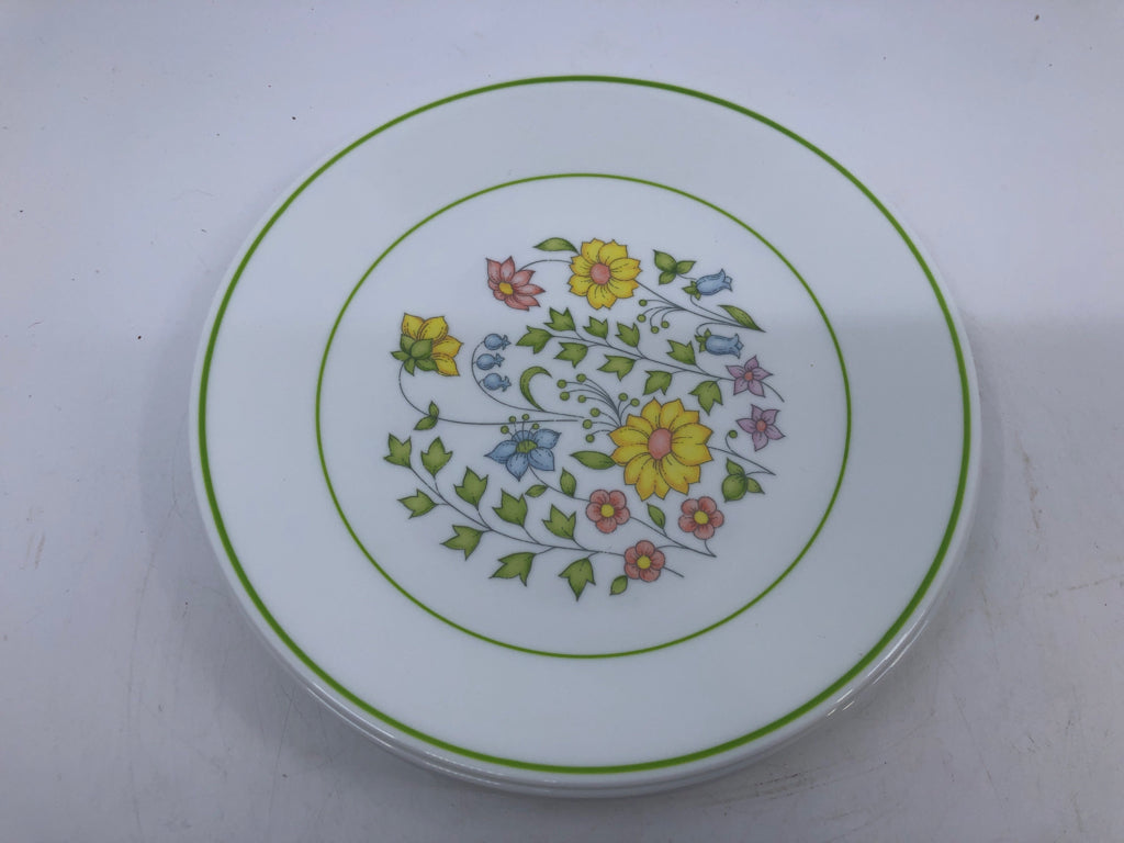 8 YELLOW FLORAL CORELLE LUNCH PLATES.