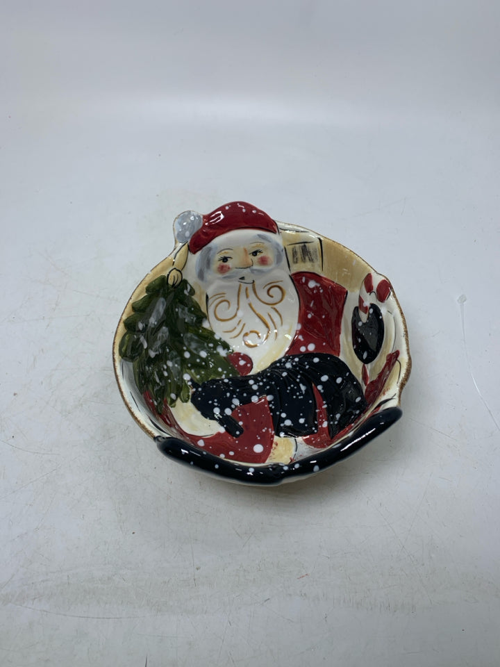 TABLETOPS SNOWSTORM EMBOSSED SANTA BOWL.