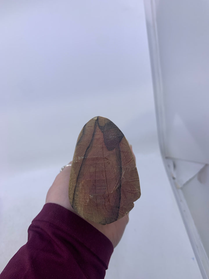 2-TONED WOOD CARVED FOLK ART HEAD/NECK.