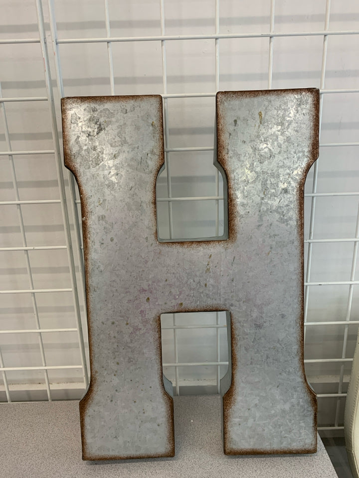 LG GALVANIZED H WALL HANGING.
