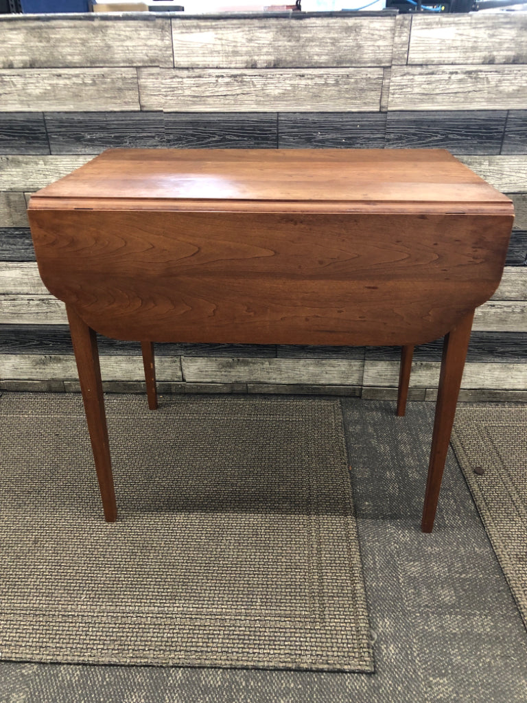 SMALL WOOD FLIP TOP TABLE.