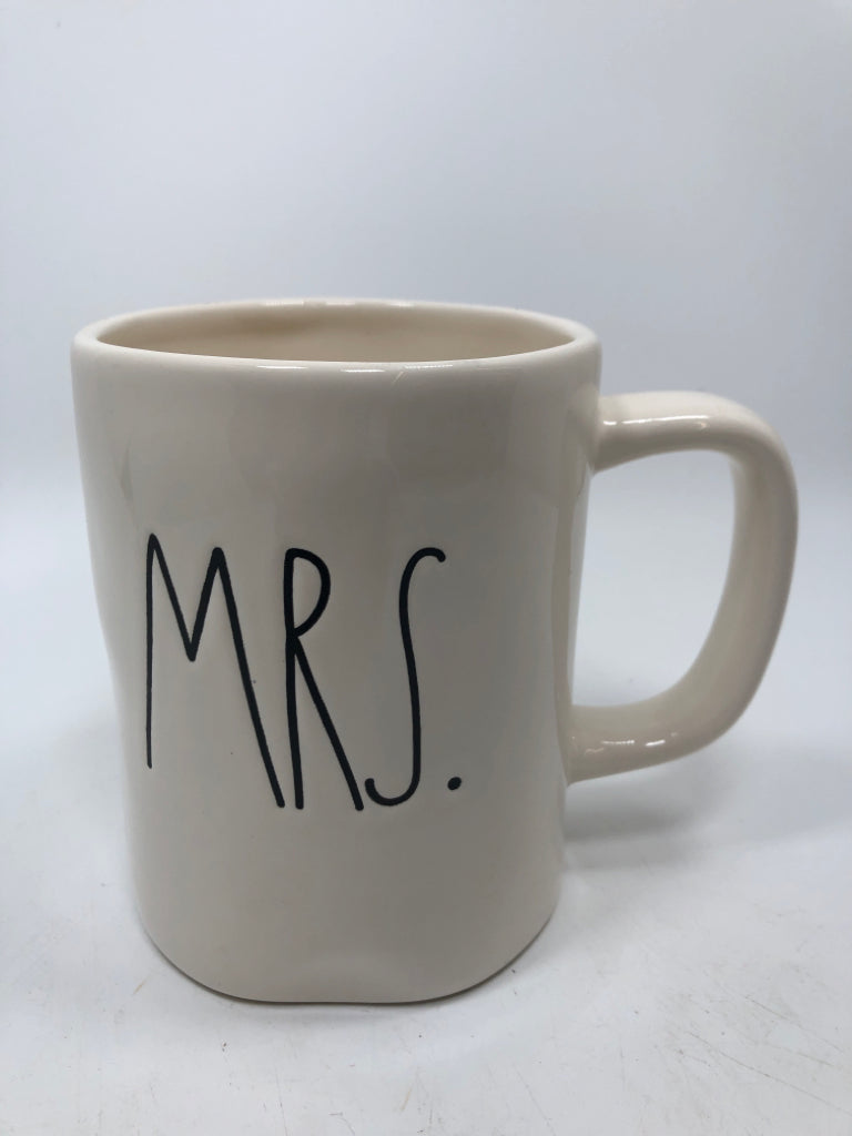 RAE DUNN MRS MUG.