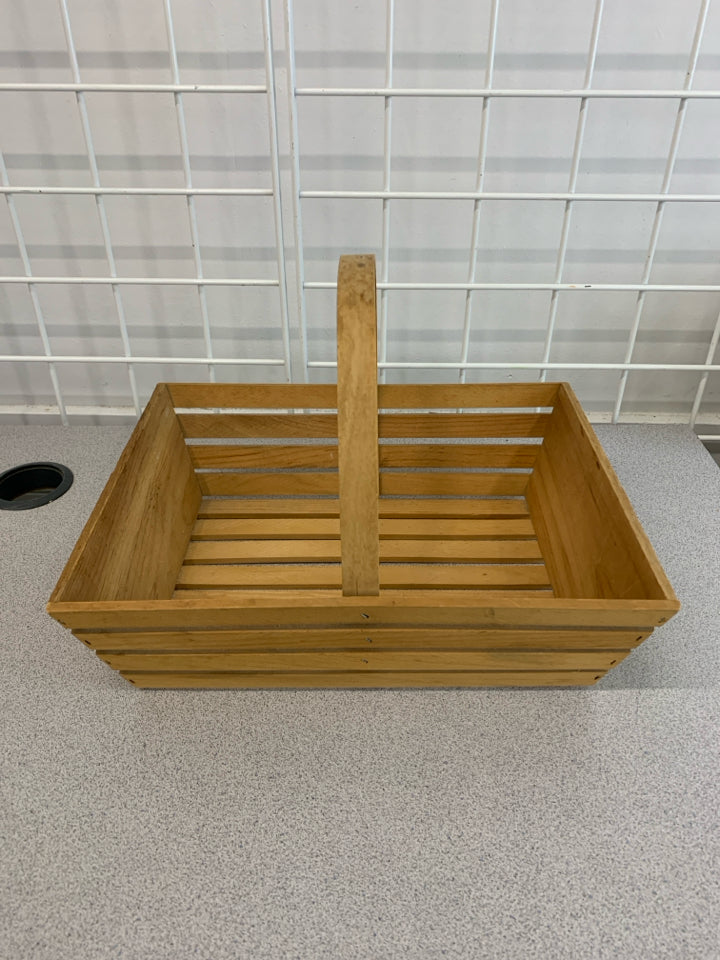 SM WOODEN BASKET.