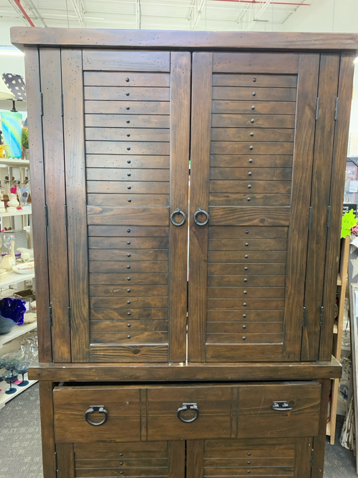 DARK WOOD TV CABINET W SHELF AND BOTTOM CABINET.