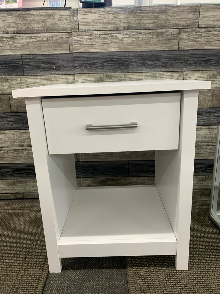 WHITE WOOD NIGHTSTAND W/DRAWER AND SHELF.