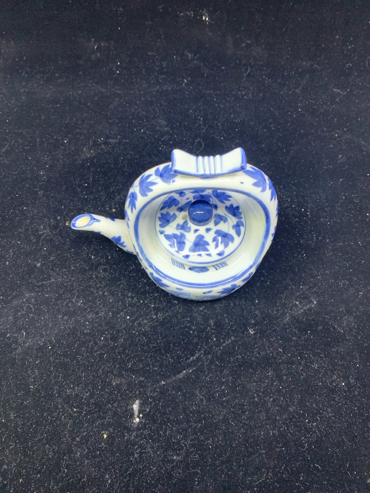 MINI ASIAN STYLE BLUE/WHITE TEA POT.